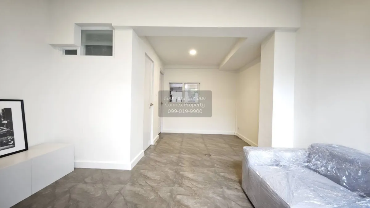 For Rent 2-story townhouse on the main road, Chokchai 4 Soi 55 , 