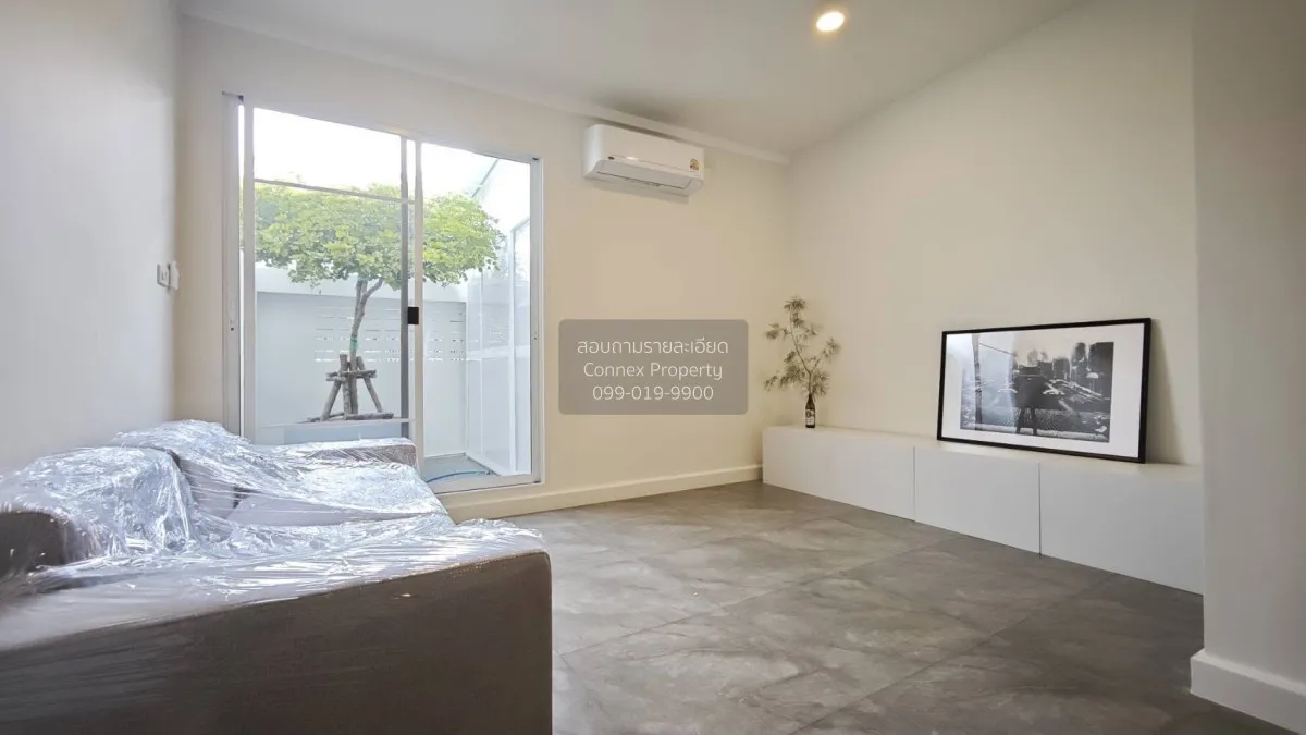 For Rent 2-story townhouse on the main road, Chokchai 4 Soi 55 , 