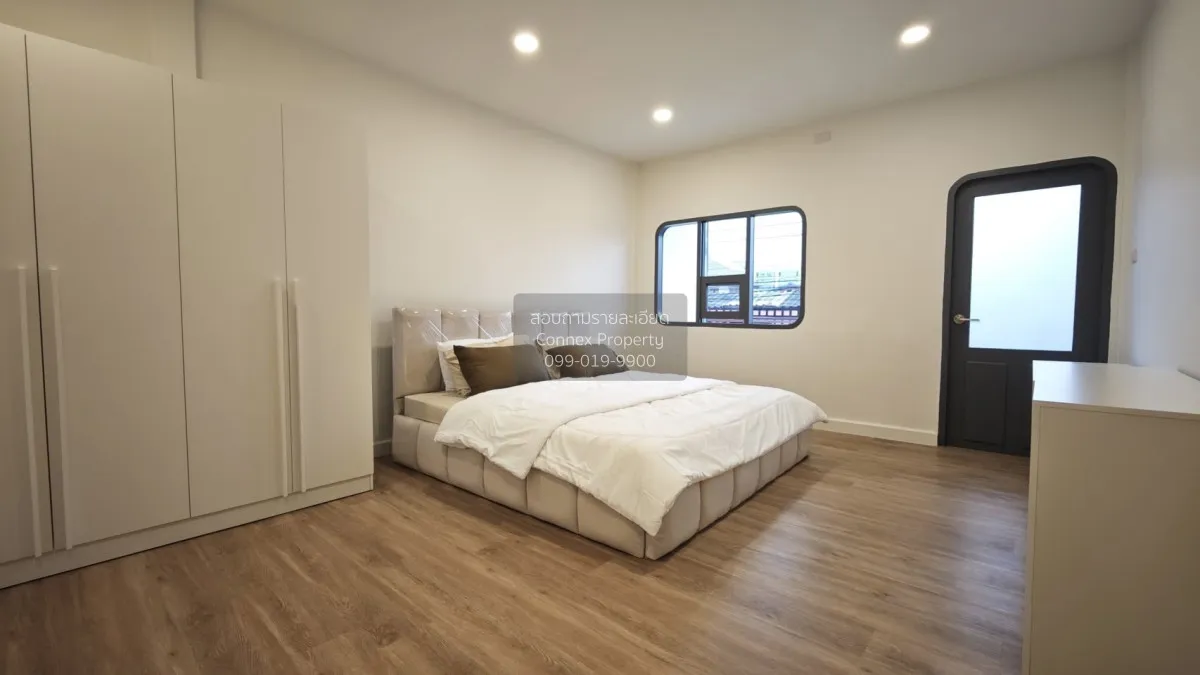 For Rent 2-story townhouse on the main road, Chokchai 4 Soi 55 , 