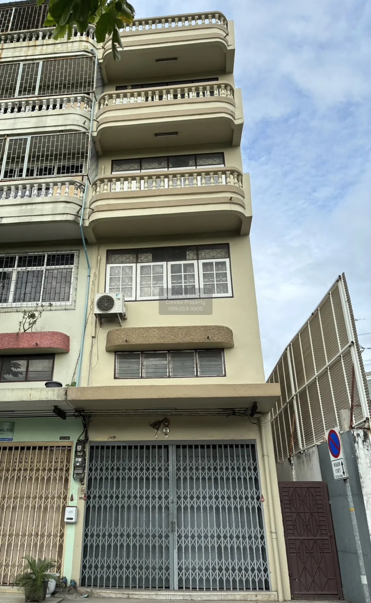 For Sale  4.5-story commercial building, Soi Phetkasem 63 , Lak S 1
