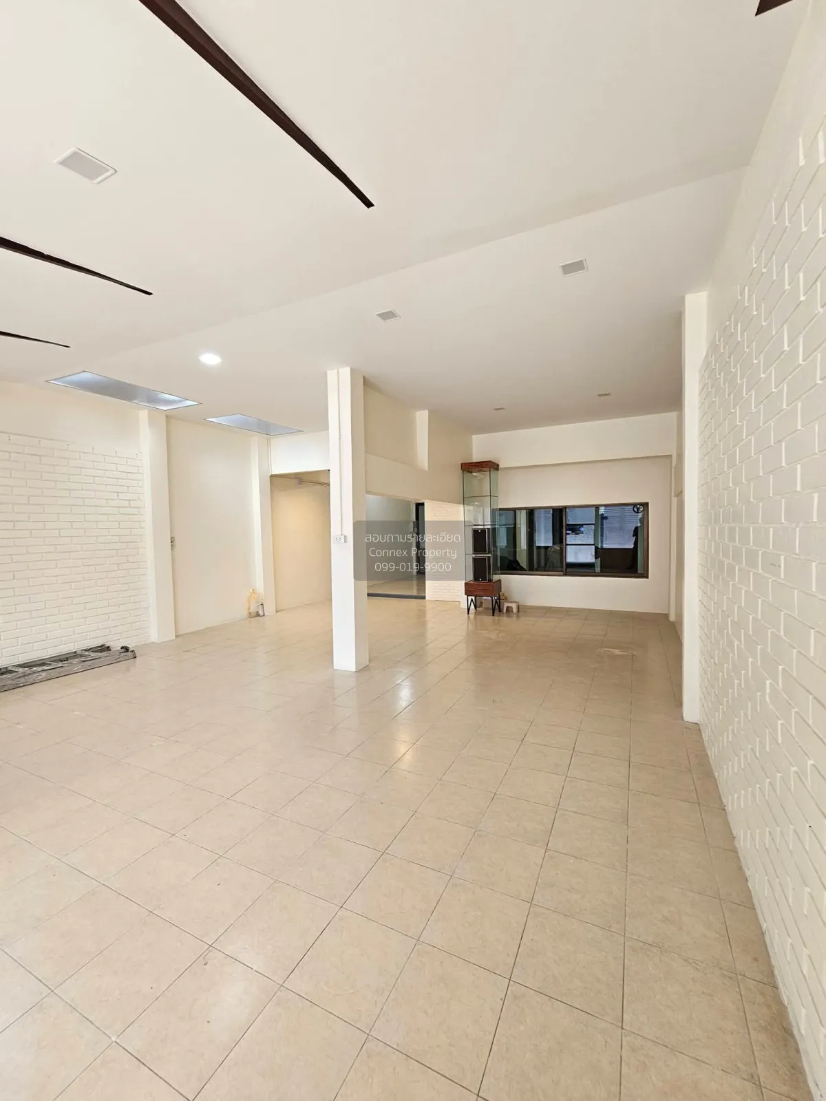 For Rent Commercial townhouse , Phaholyothin 69/1 , newly renovat 1