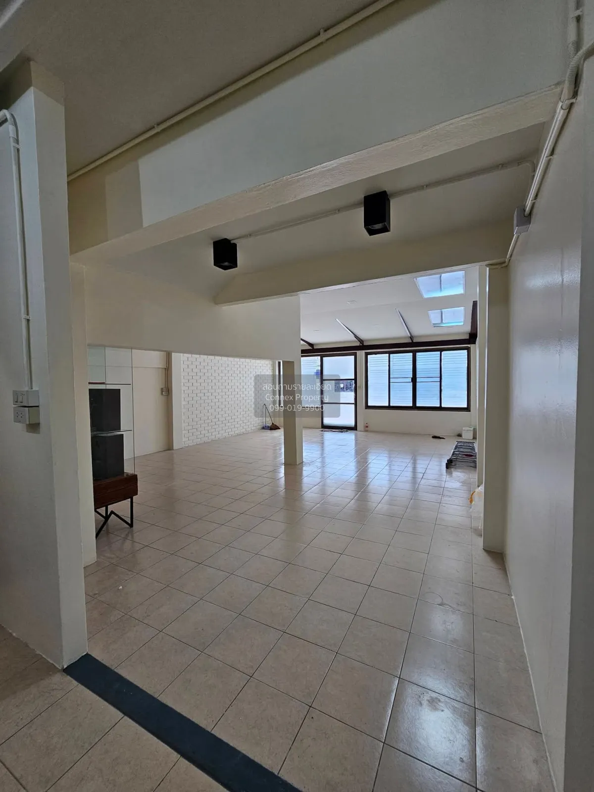 For Rent Commercial townhouse , Phaholyothin 69/1 , newly renovat 2