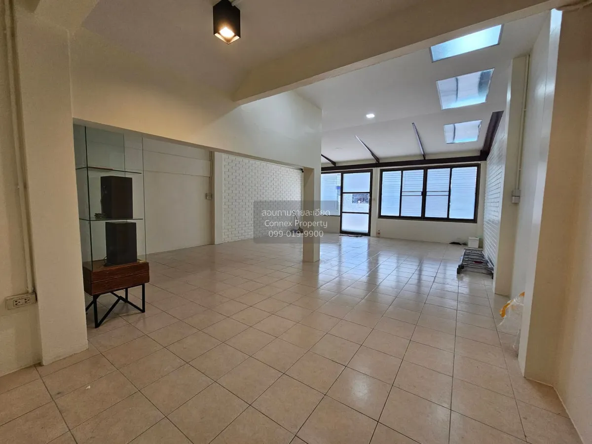 For Rent Commercial townhouse , Phaholyothin 69/1 , newly renovat 4