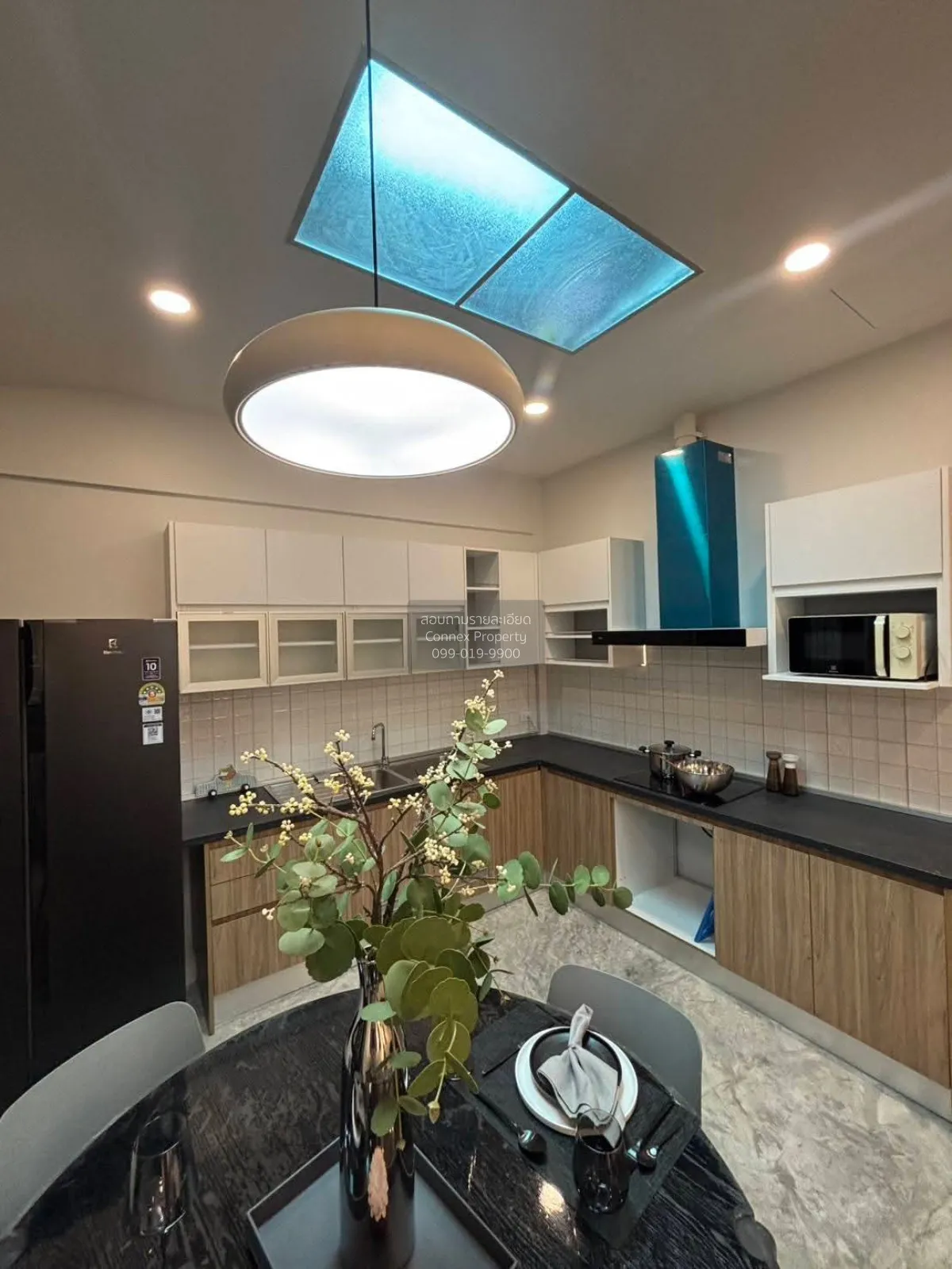 For Rent Commercial townhouse , Phaholyothin 69/1 , newly renovat