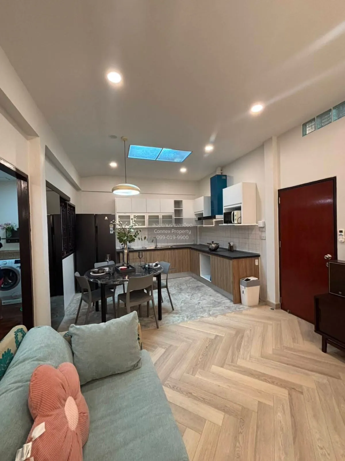 For Rent Commercial townhouse , Phaholyothin 69/1 , newly renovat