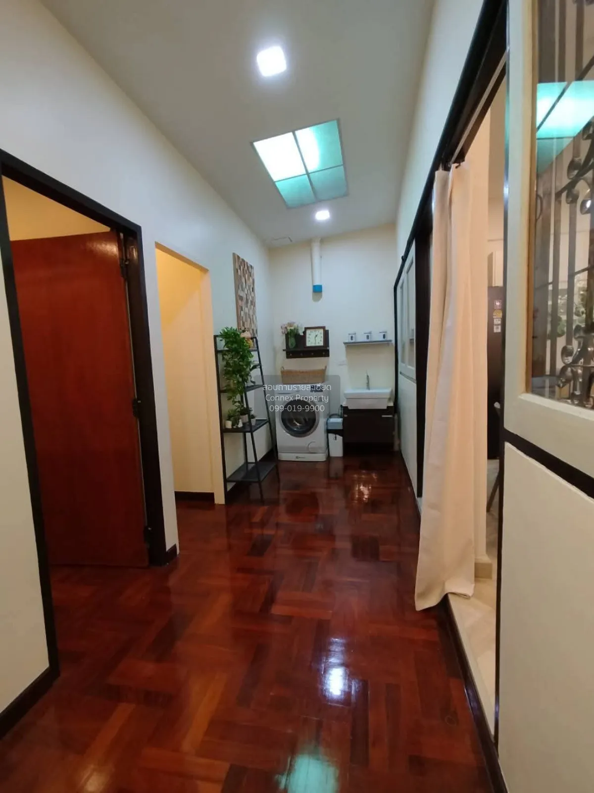 For Rent Commercial townhouse , Phaholyothin 69/1 , newly renovat