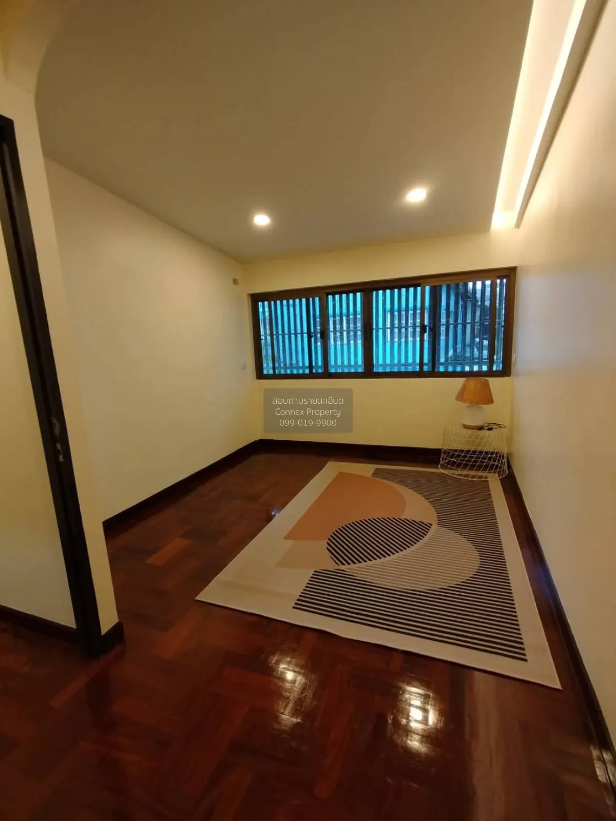 For Rent Commercial townhouse , Phaholyothin 69/1 , newly renovat