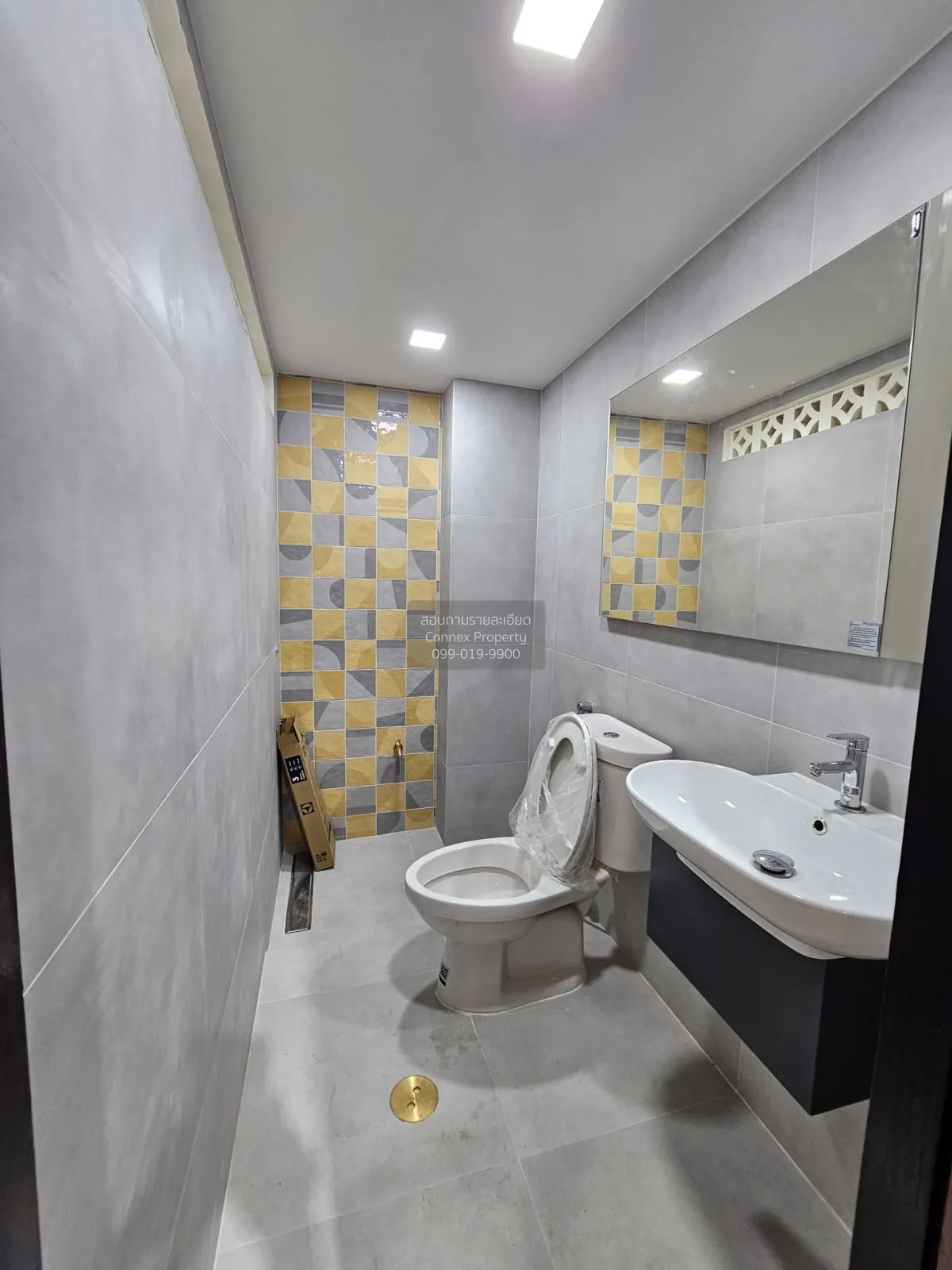 For Rent Commercial townhouse , Phaholyothin 69/1 , newly renovat