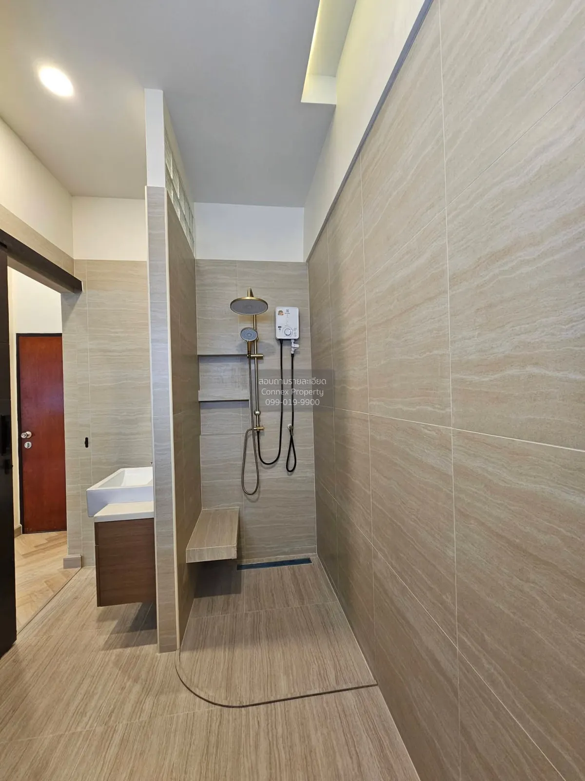 For Rent Commercial townhouse , Phaholyothin 69/1 , newly renovat