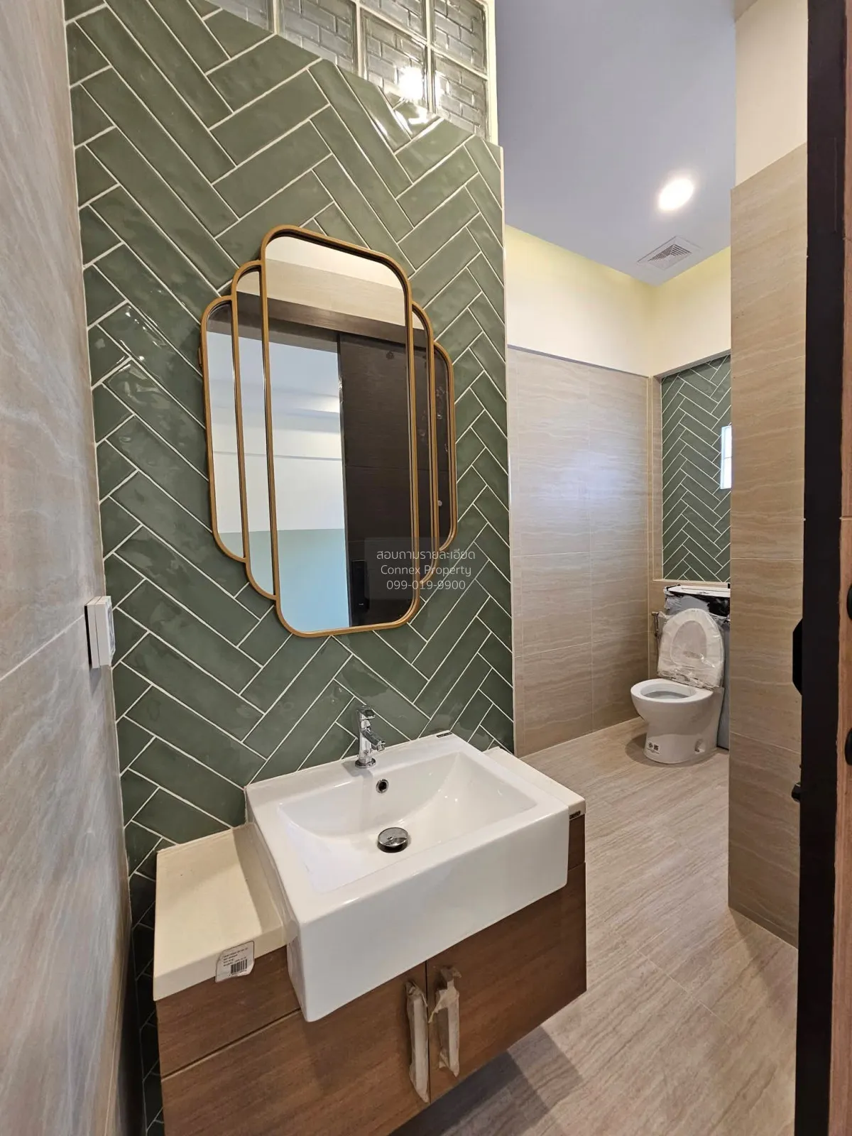For Rent Commercial townhouse , Phaholyothin 69/1 , newly renovat