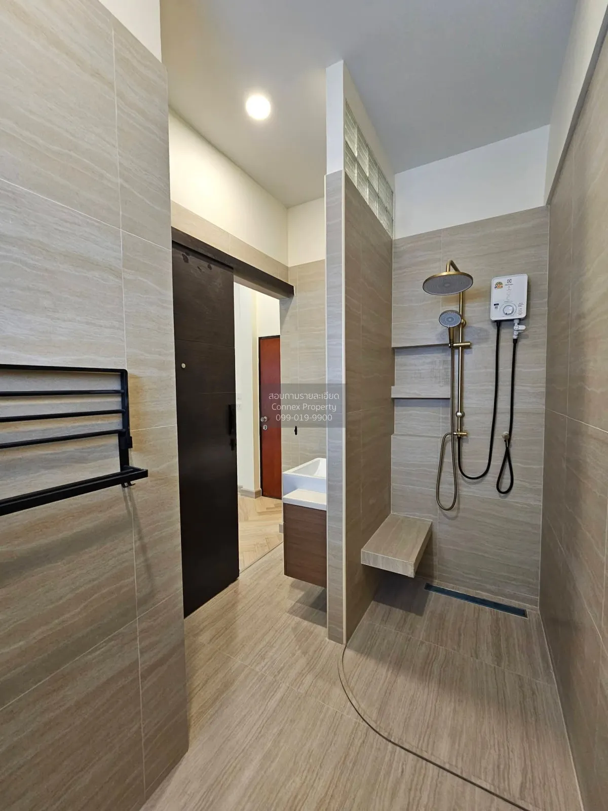 For Rent Commercial townhouse , Phaholyothin 69/1 , newly renovat