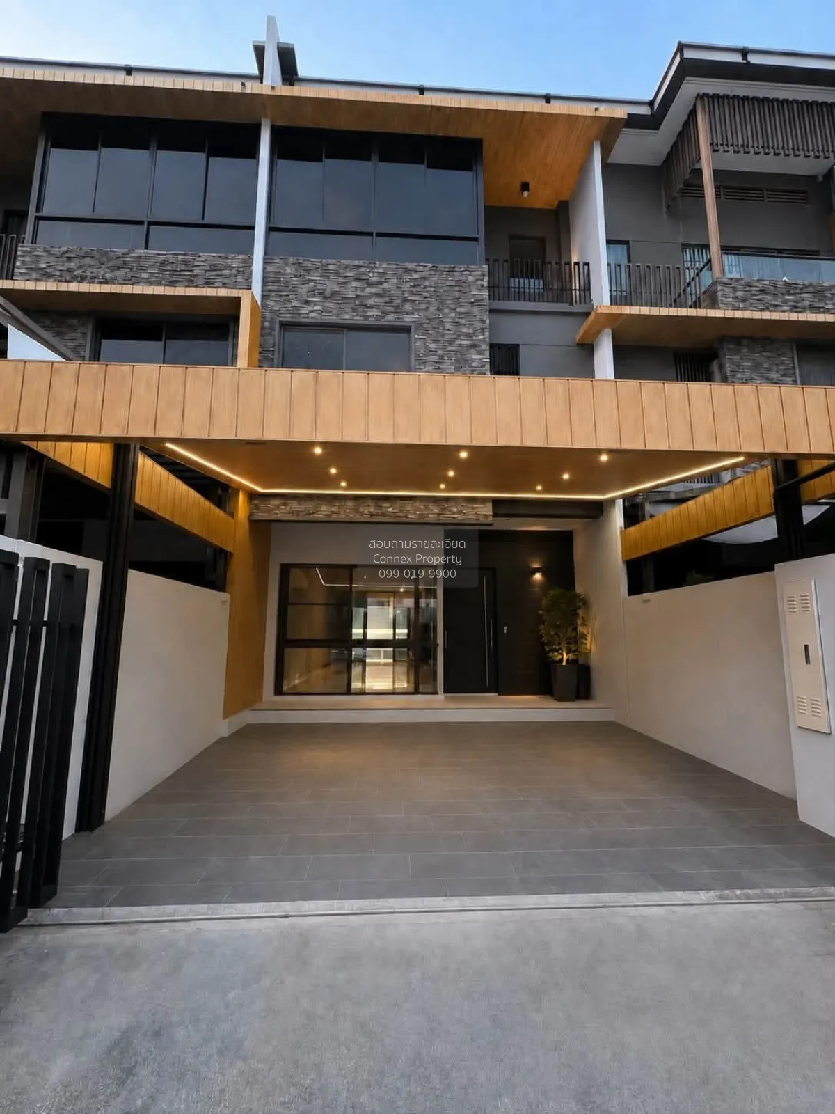 For Rent Townhouse/Townhome  , LANDMARK EKAMAI-RAMINDRA , Lat Phr 1