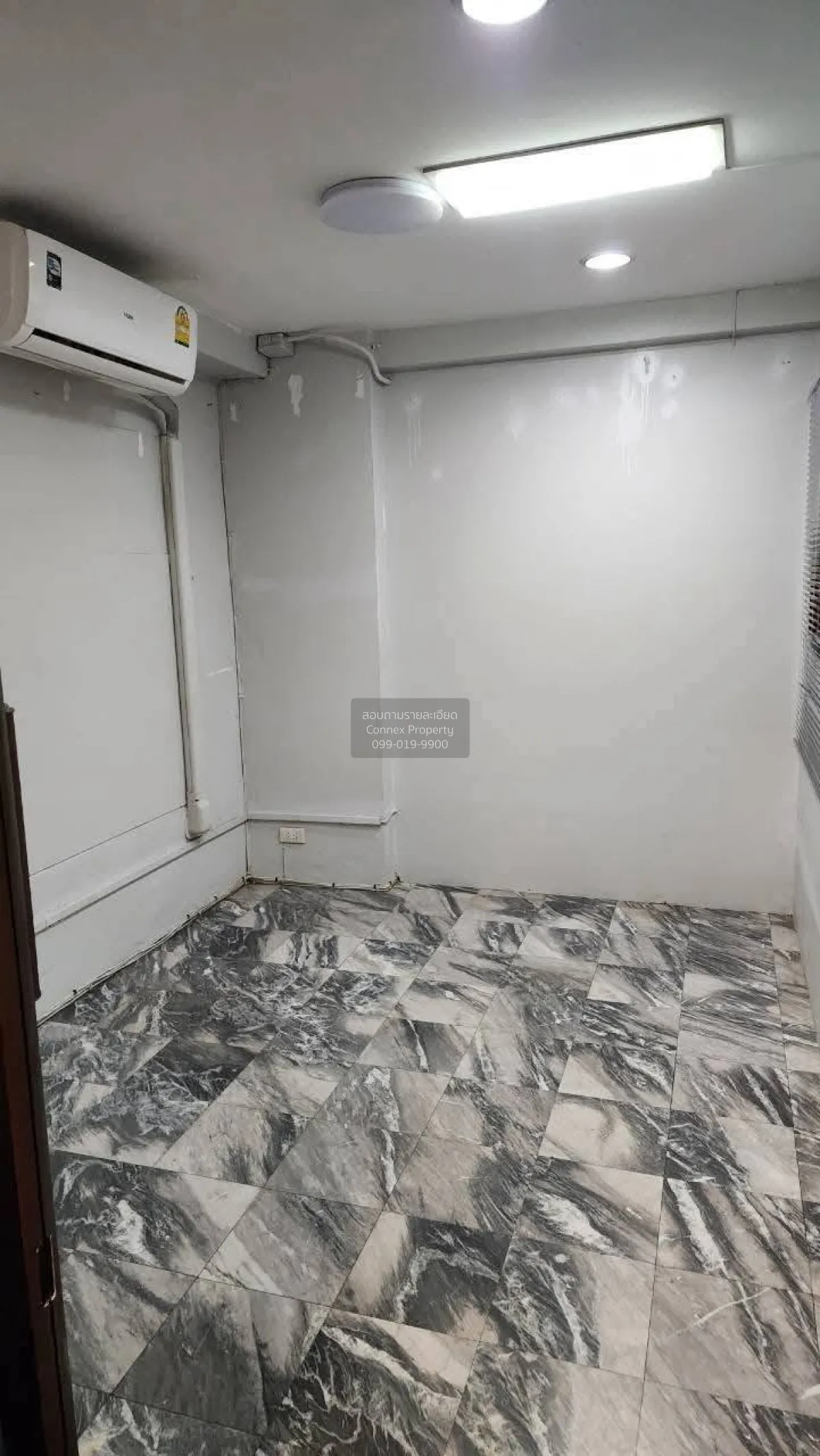 For Rent 3-story home office with mezzanine, corner unit, Town in 4