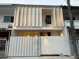 ขายขายทาวน์โฮมโมเดิร์น,ลาดพร้าว 41 รีโนเวทใหม่  แขวงจันทรเกษม เขต จตุจักร กรุงเทพ CX-172745
