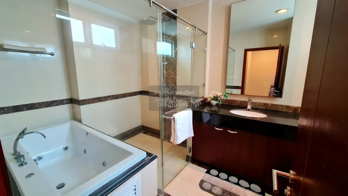 For Rent Condo , Piyathip Place , high floor , corner unit , wide