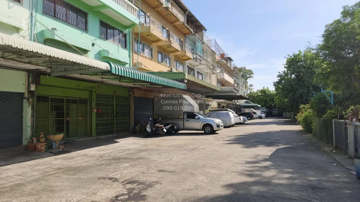 For Sale For sale: 4-story commercial building, 2 adjacent units  2