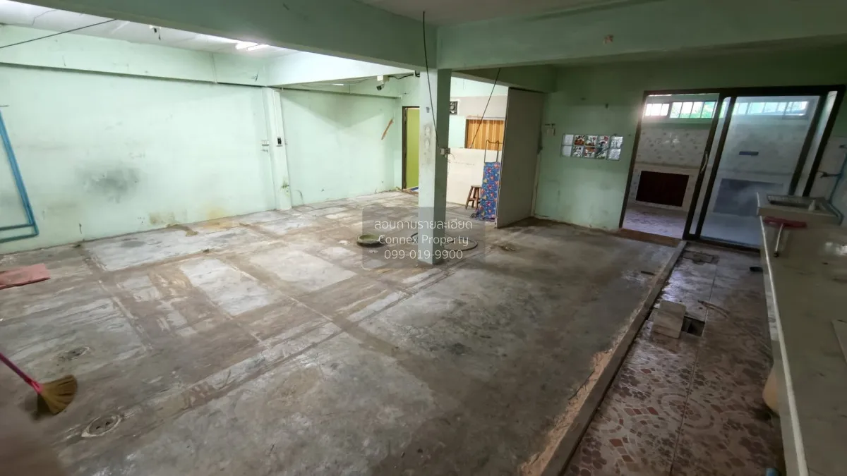 For Sale For sale: 4-story commercial building, 2 adjacent units 