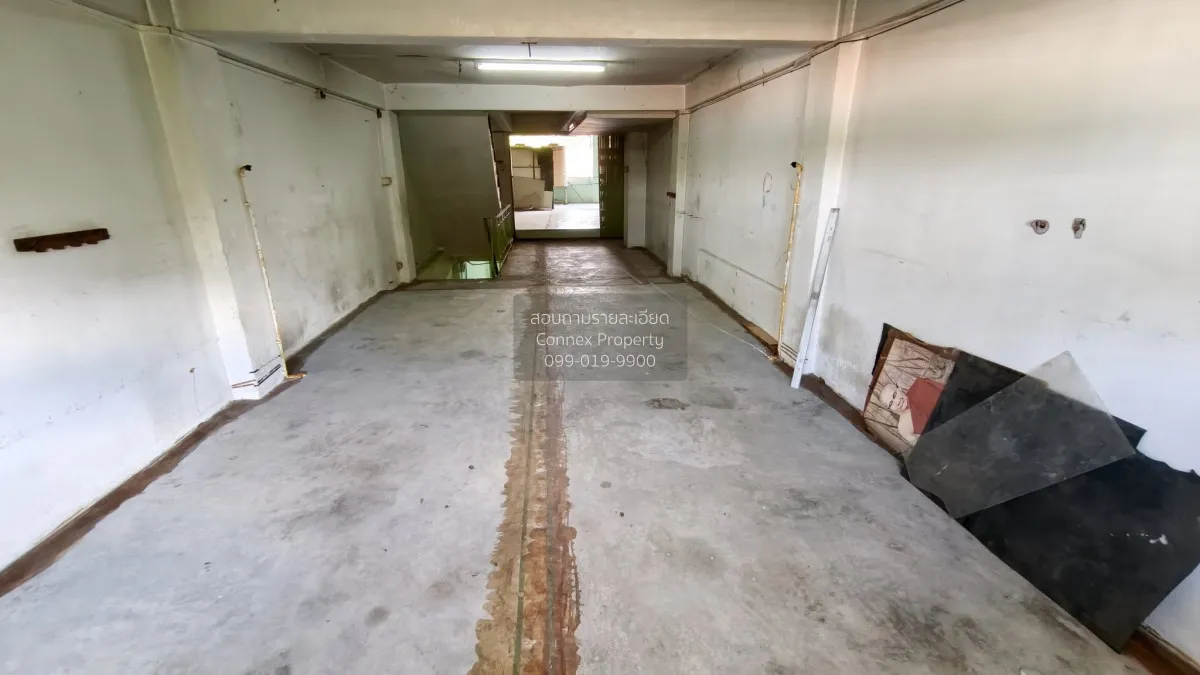 For Sale For sale: 4-story commercial building, 2 adjacent units 