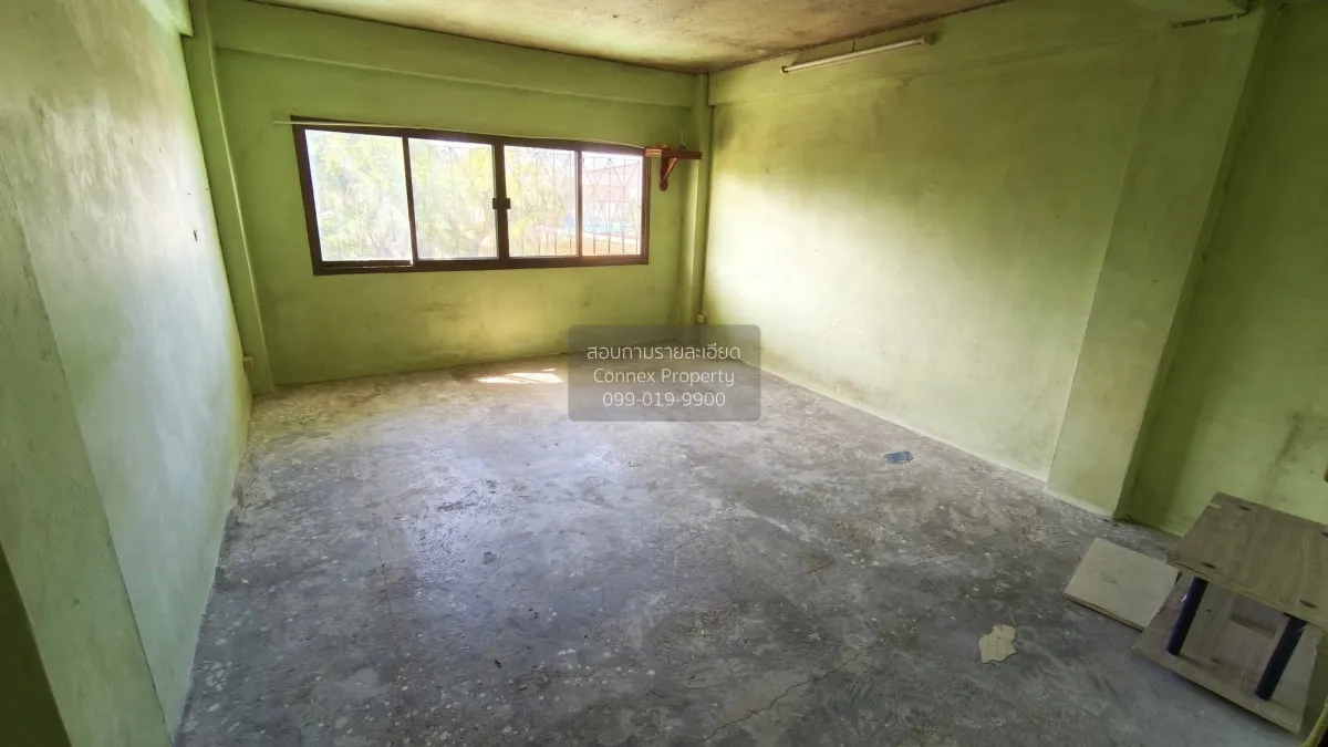 For Sale For sale: 4-story commercial building, 2 adjacent units 