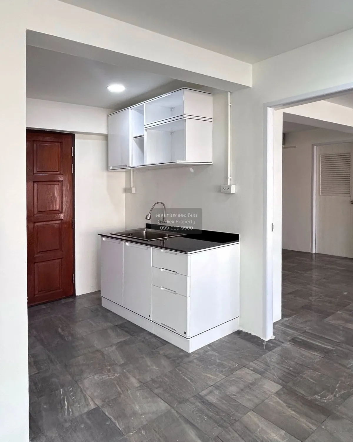 For Sale Condo , Exclusive Place , corner unit , Chomphon , Chatu