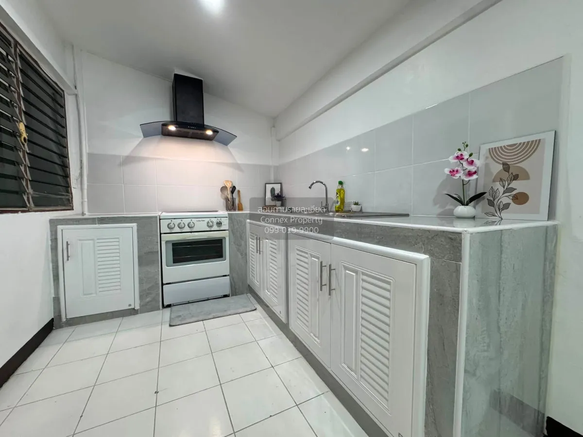 For Sale  3-Storey Townhouse, Thappraya Soi 10 , Mueang Phata , B