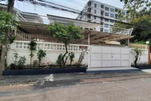 For Rent Townhouse/Townhome  , Baan Yu Charoen 542 , MRT-Huai Khwang , Sam Saen Nok , Huai Khwang , Bangkok , CX-173047