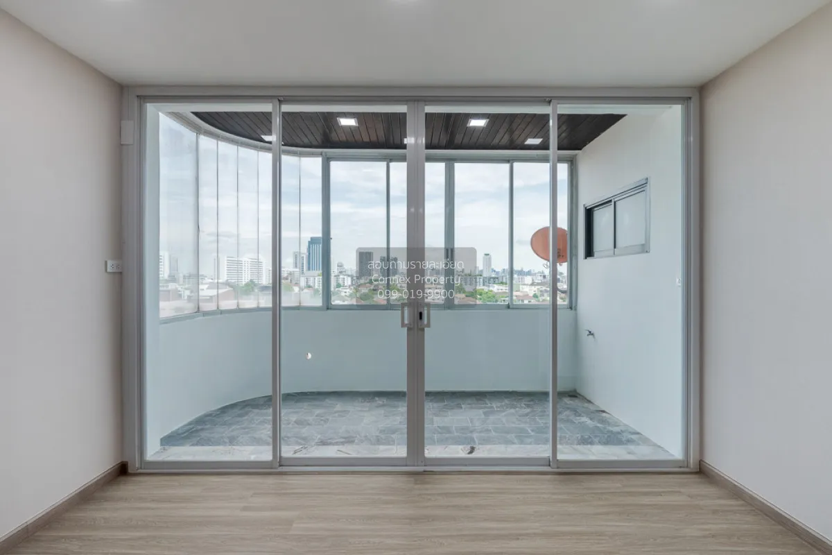 For Sale Condo , Phisawit Tower , newly renovated , BTS-Phahon Yo