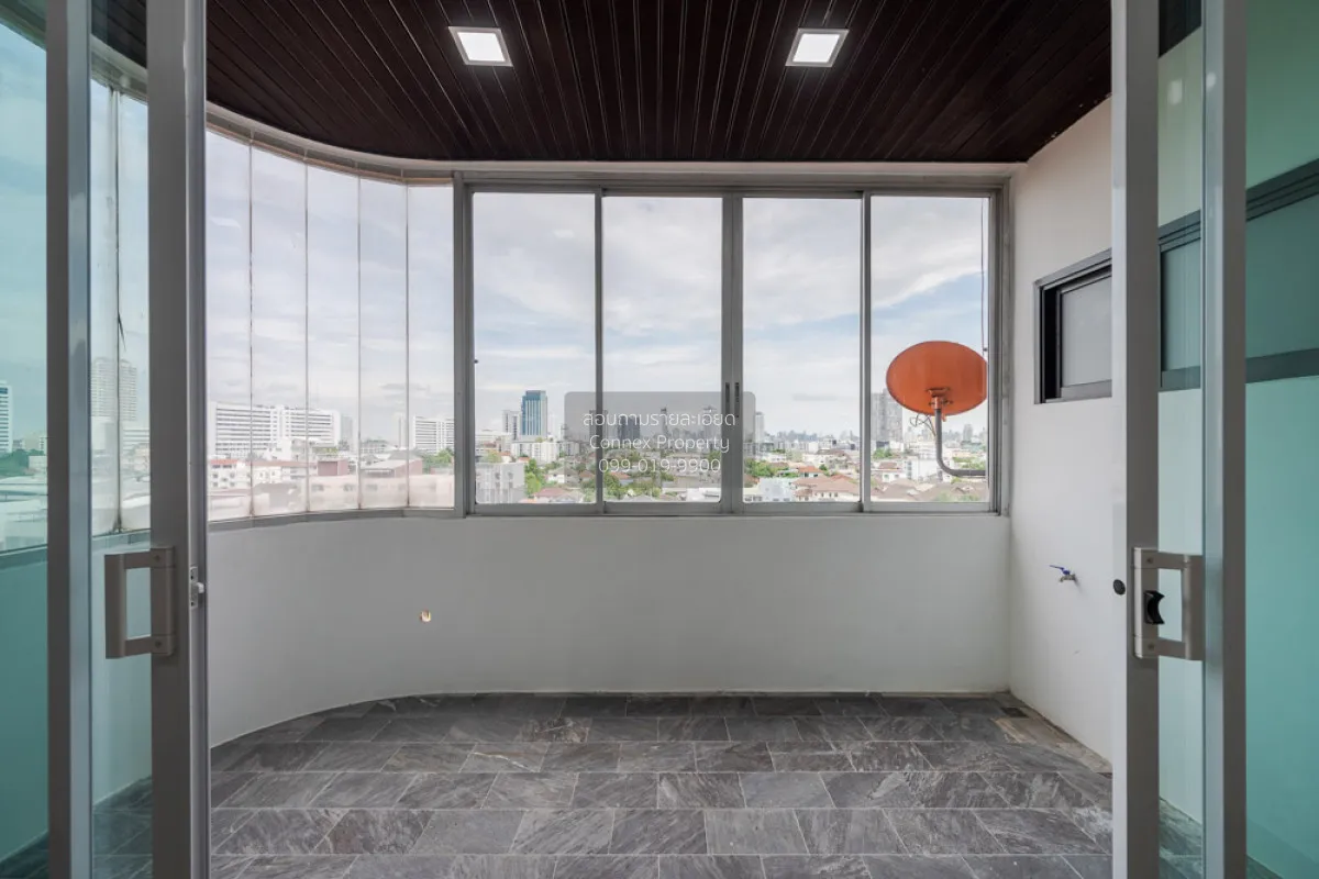 For Sale Condo , Phisawit Tower , newly renovated , BTS-Phahon Yo
