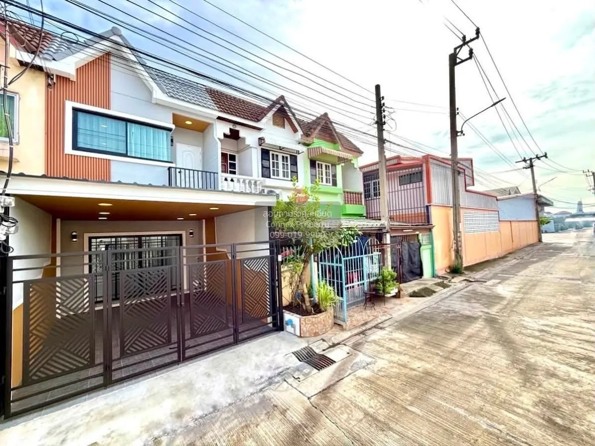 ขายบ้านทาวน์เฮาส์รีโนเวทใหม่ทั้งหลัง พร้อมเข้าอยู่  ซอยสวนผัก 19  2