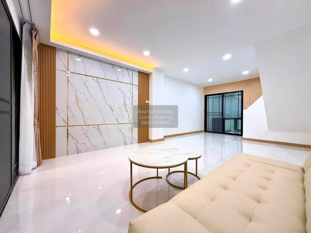 ขายบ้านทาวน์เฮาส์รีโนเวทใหม่ทั้งหลัง พร้อมเข้าอยู่  ซอยสวนผัก 19 