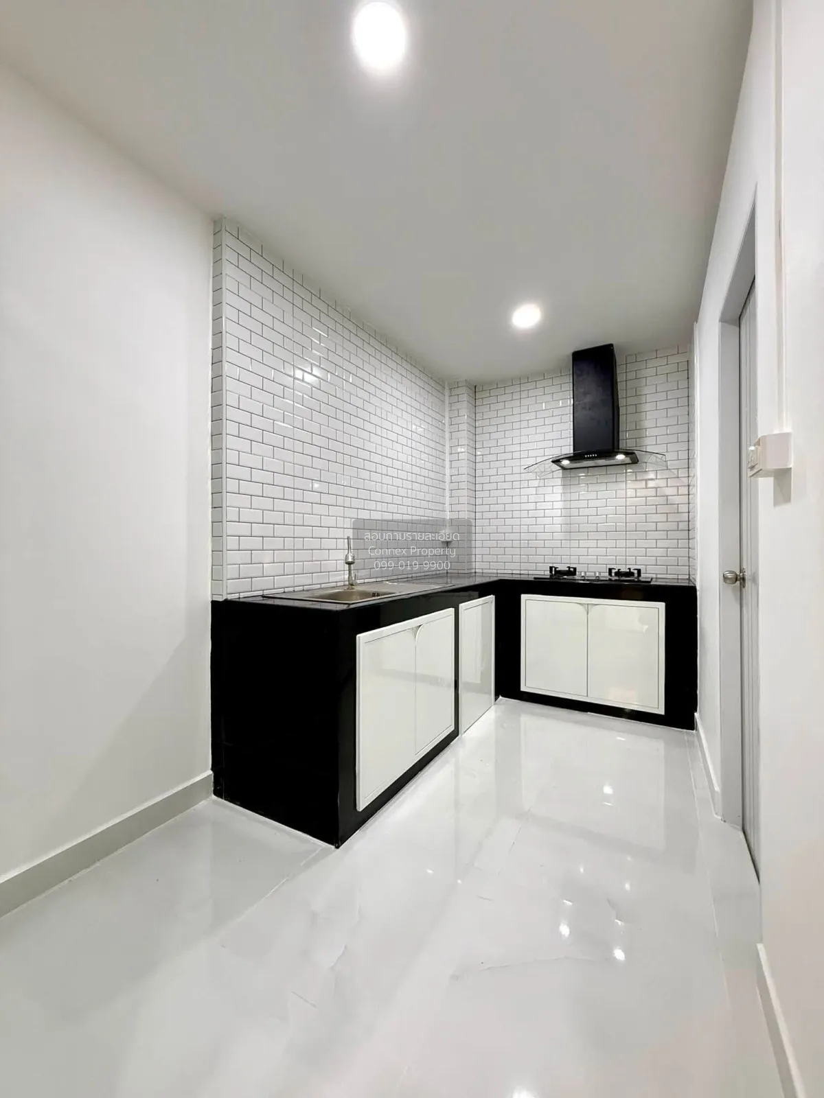 ขายบ้านทาวน์เฮาส์รีโนเวทใหม่ทั้งหลัง พร้อมเข้าอยู่  ซอยสวนผัก 19 