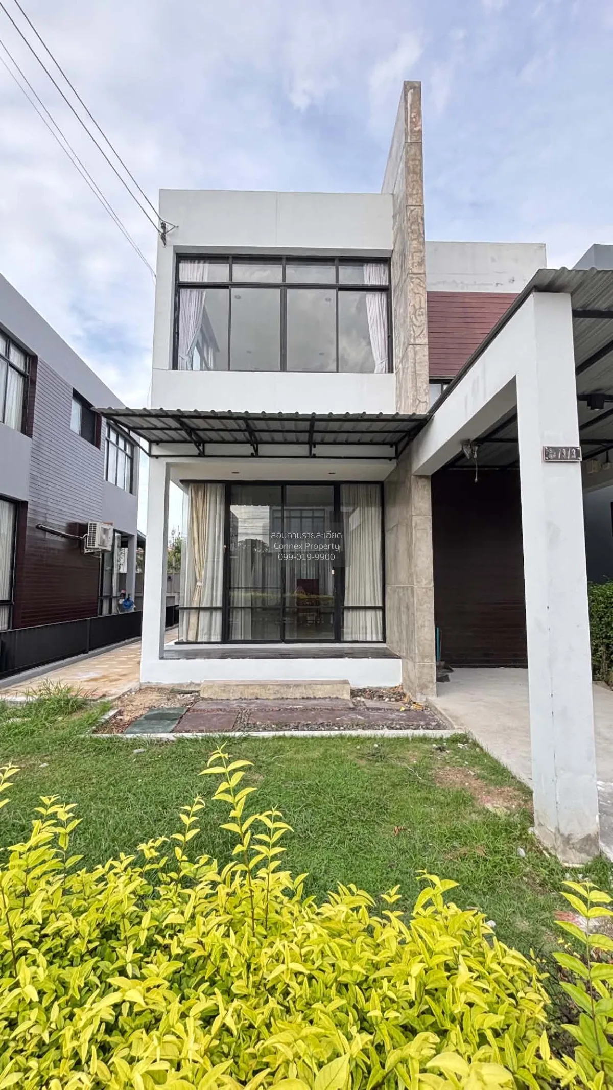 For Sale House , The Season Phetkasem 69 , corner unit , wide fro 2