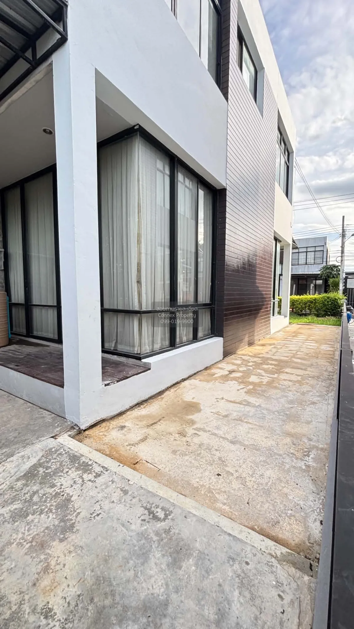 For Sale House , The Season Phetkasem 69 , corner unit , wide fro