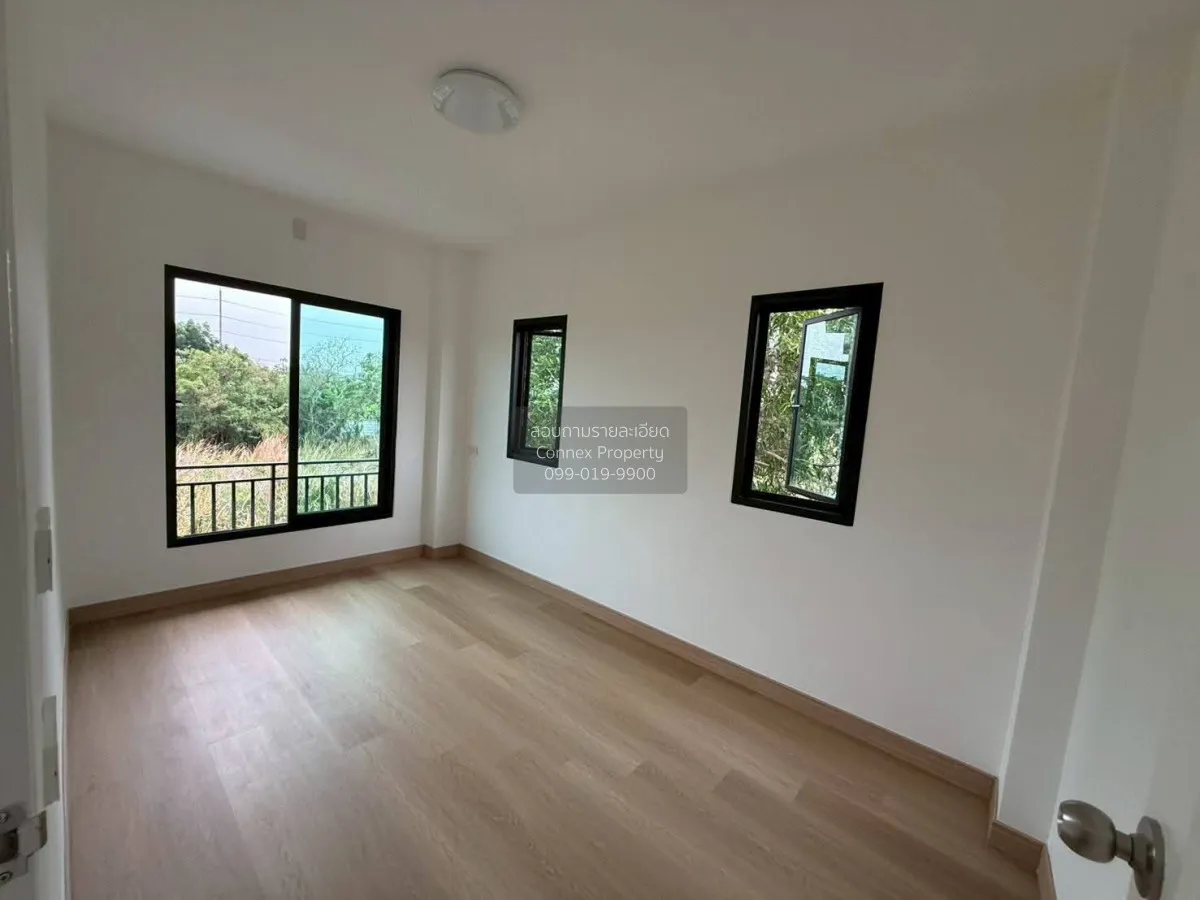 For Sale Newly built corner-unit townhome, 25 sq. wah. , Khlong S