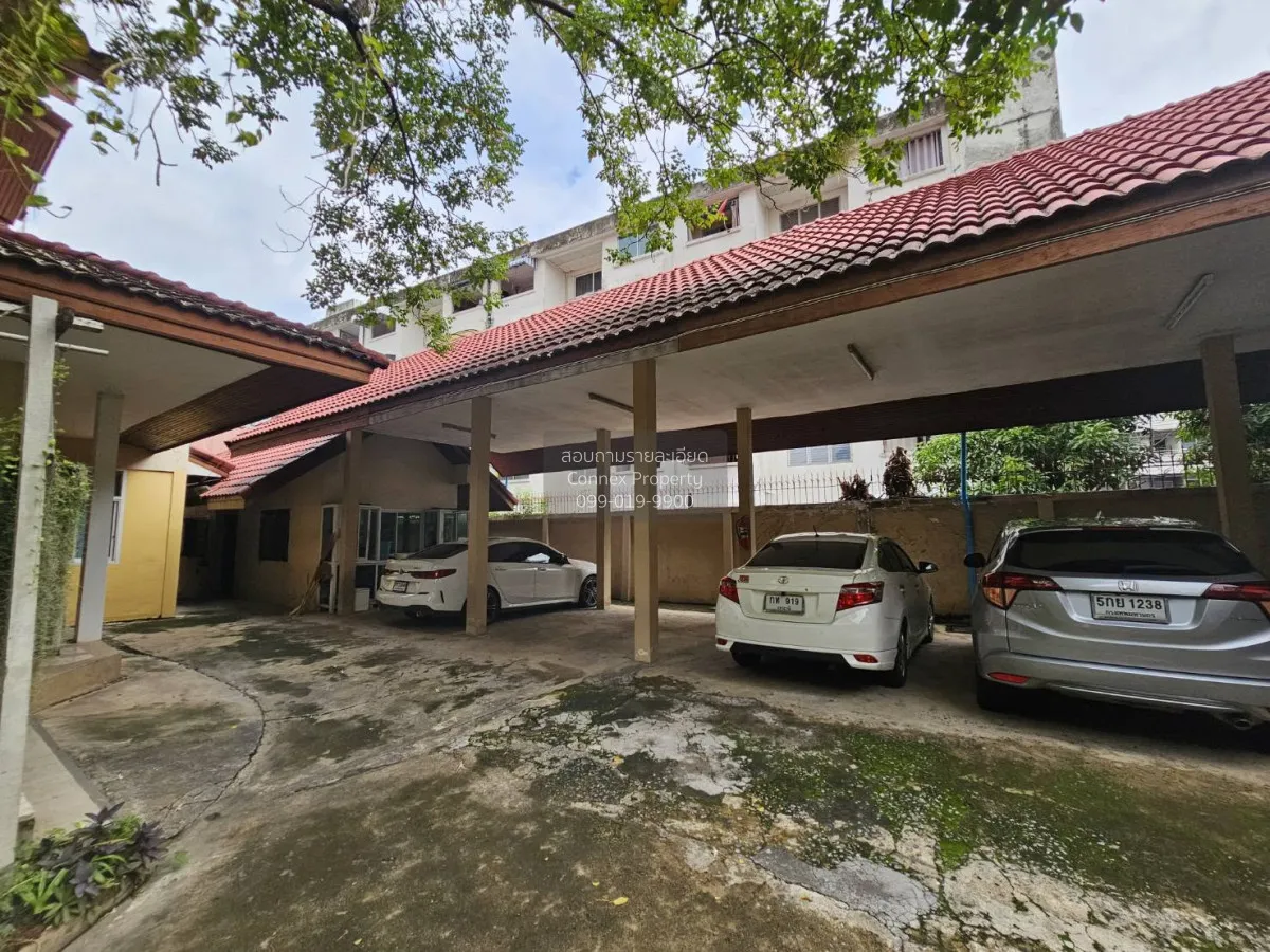 ขายบ้านนนทบุรี 2 หลัง ทำเลดีมาก ใกล้สถานีรถไฟฟ้าและเซ็นทรัลแจ้งวั