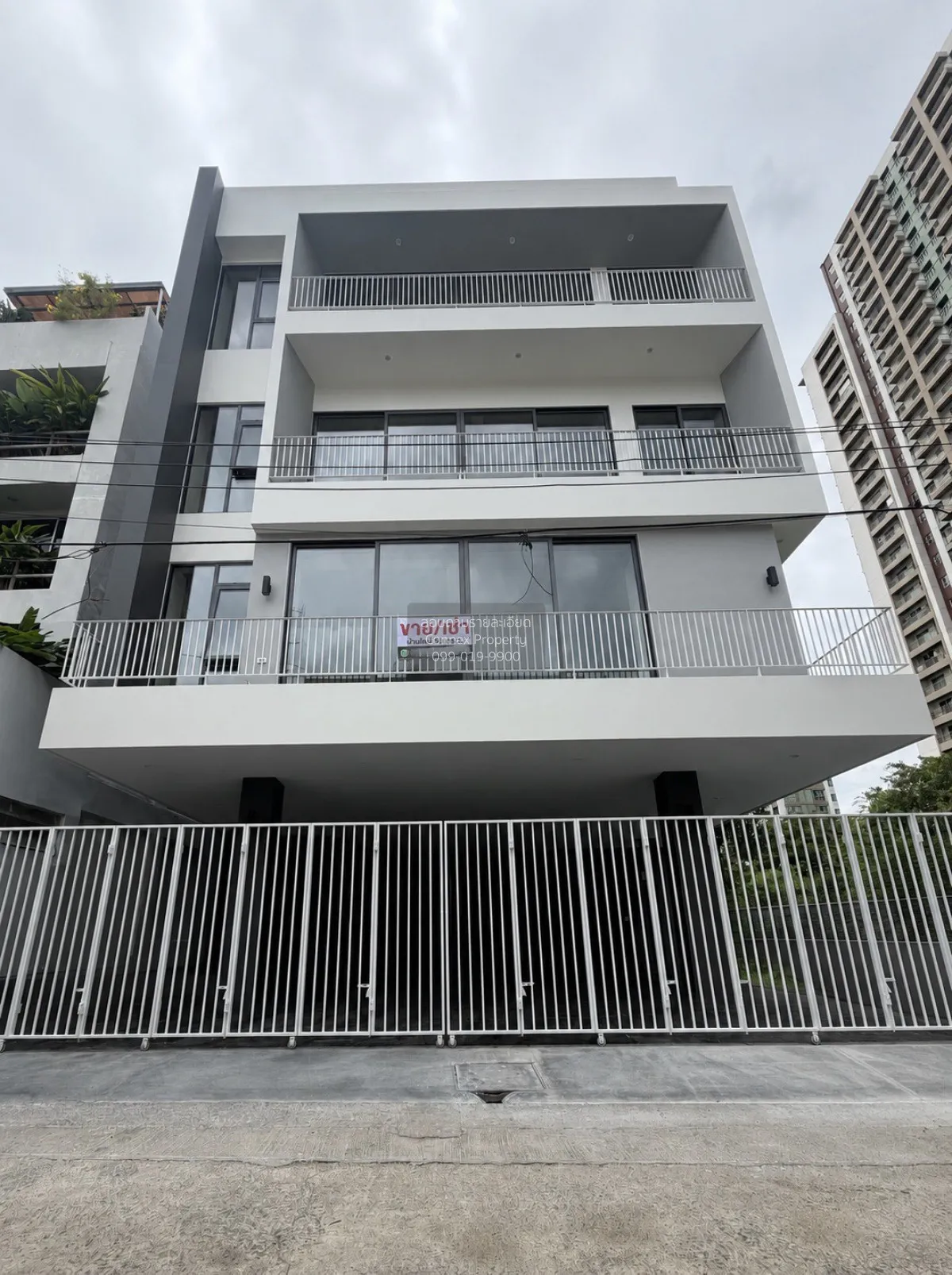 For Sale 5 - storey home office, 60 square wah, Rama 9. , Huai Kh 1