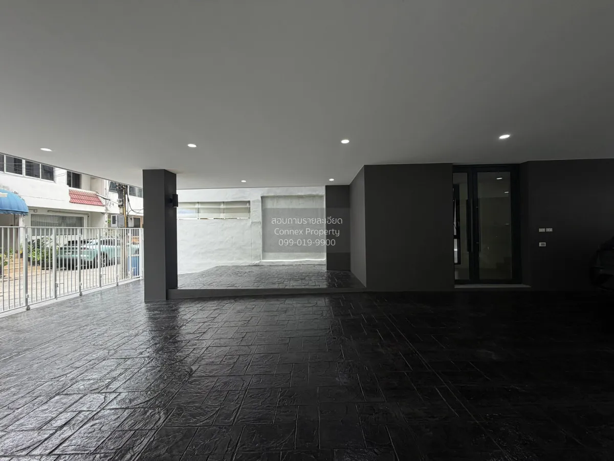 For Sale 5 - storey home office, 60 square wah, Rama 9. , Huai Kh 3