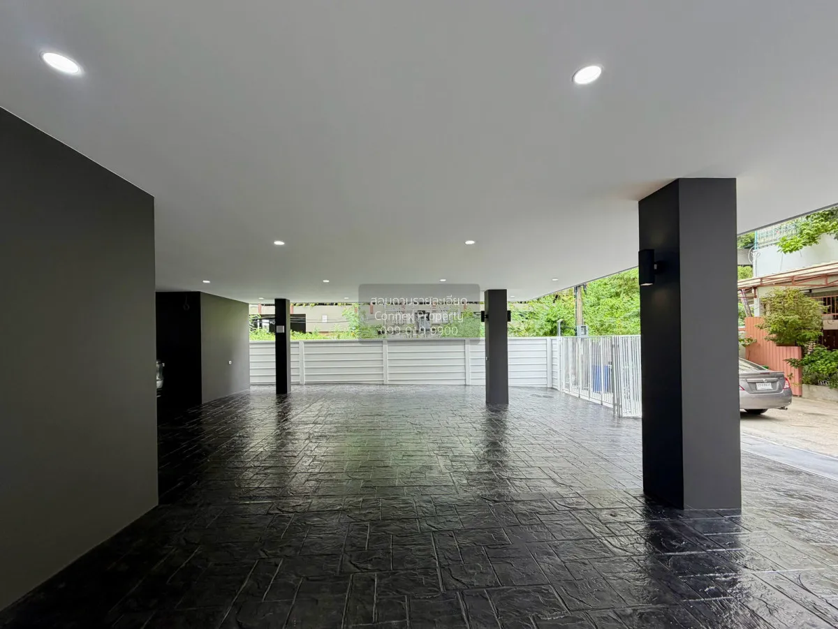 For Sale 5 - storey home office, 60 square wah, Rama 9. , Huai Kh 4