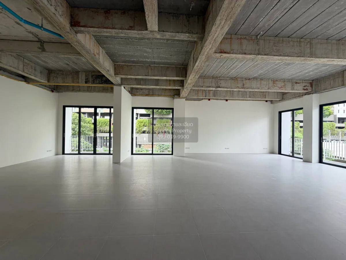 For Sale 5 - storey home office, 60 square wah, Rama 9. , Huai Kh