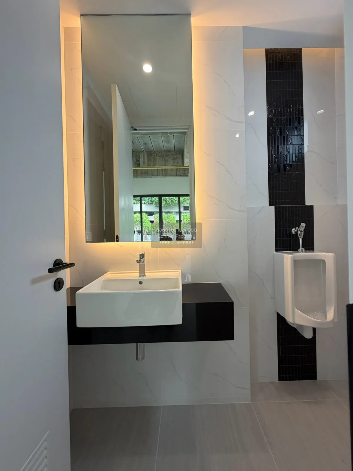 For Sale 5 - storey home office, 60 square wah, Rama 9. , Huai Kh