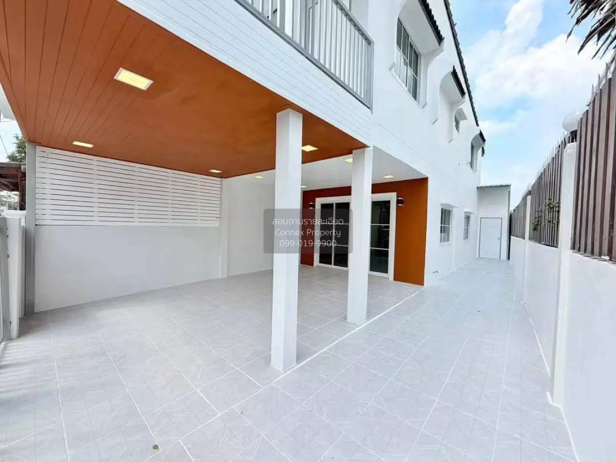 For Sale Townhouse/Townhome  , Baan Buathong Kheha , corner unit 