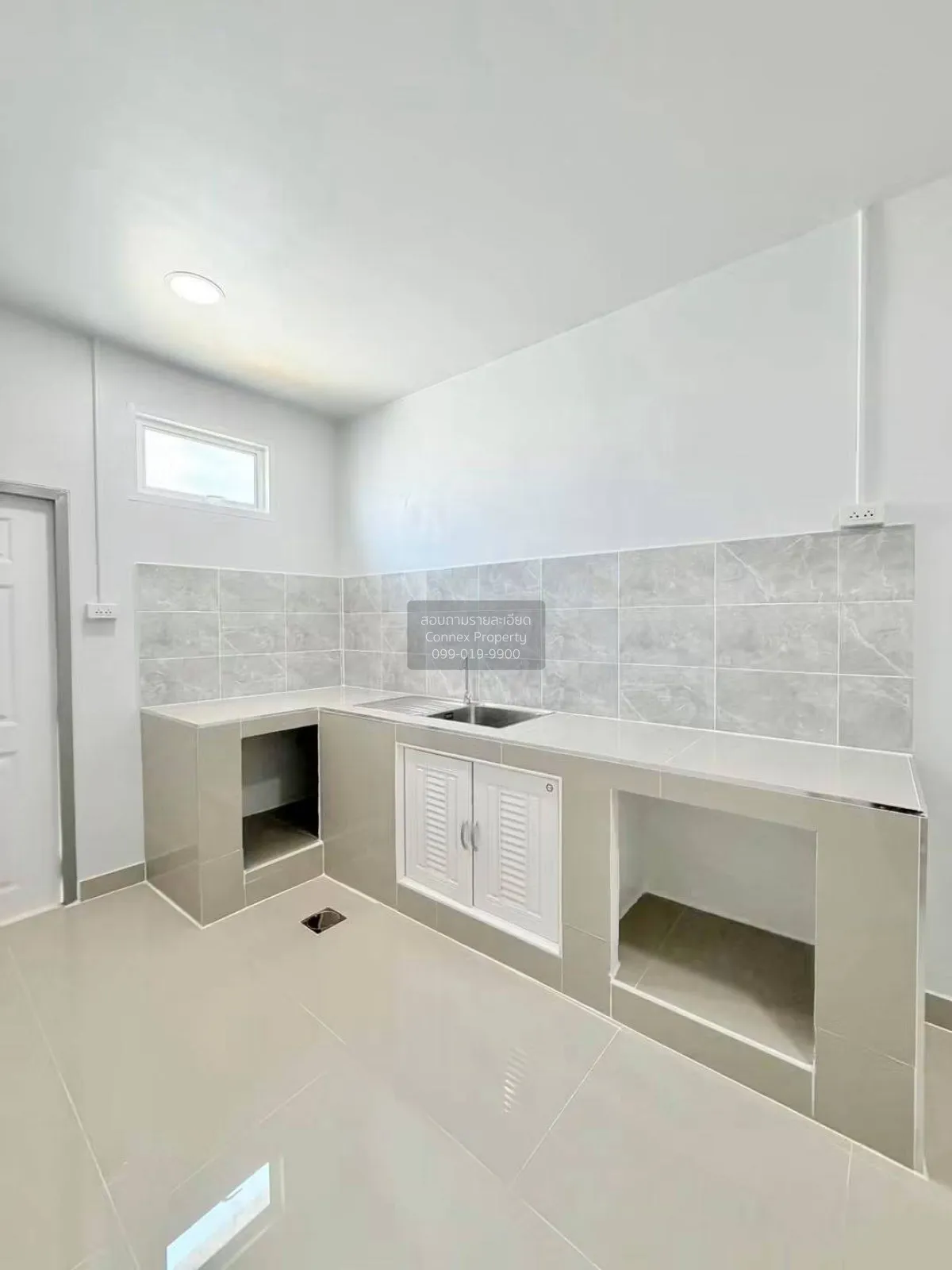 For Sale Townhouse/Townhome  , Baan Buathong Kheha , corner unit 