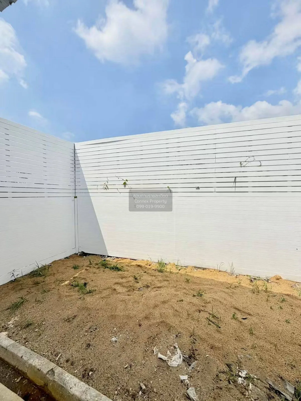 For Sale Townhouse/Townhome  , Baan Buathong Kheha , corner unit 