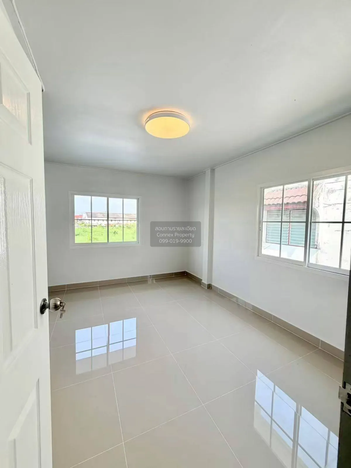 For Sale Townhouse/Townhome  , Baan Buathong Kheha , corner unit 