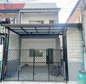 ขายทาวน์เฮ้าส์/ทาวน์โฮม  บ้านพระปิ่น 8 ห้องมุม รีโนเวทใหม่ แพรกษา เมืองสมุทรปราการ สมุทรปราการ CX-173775
