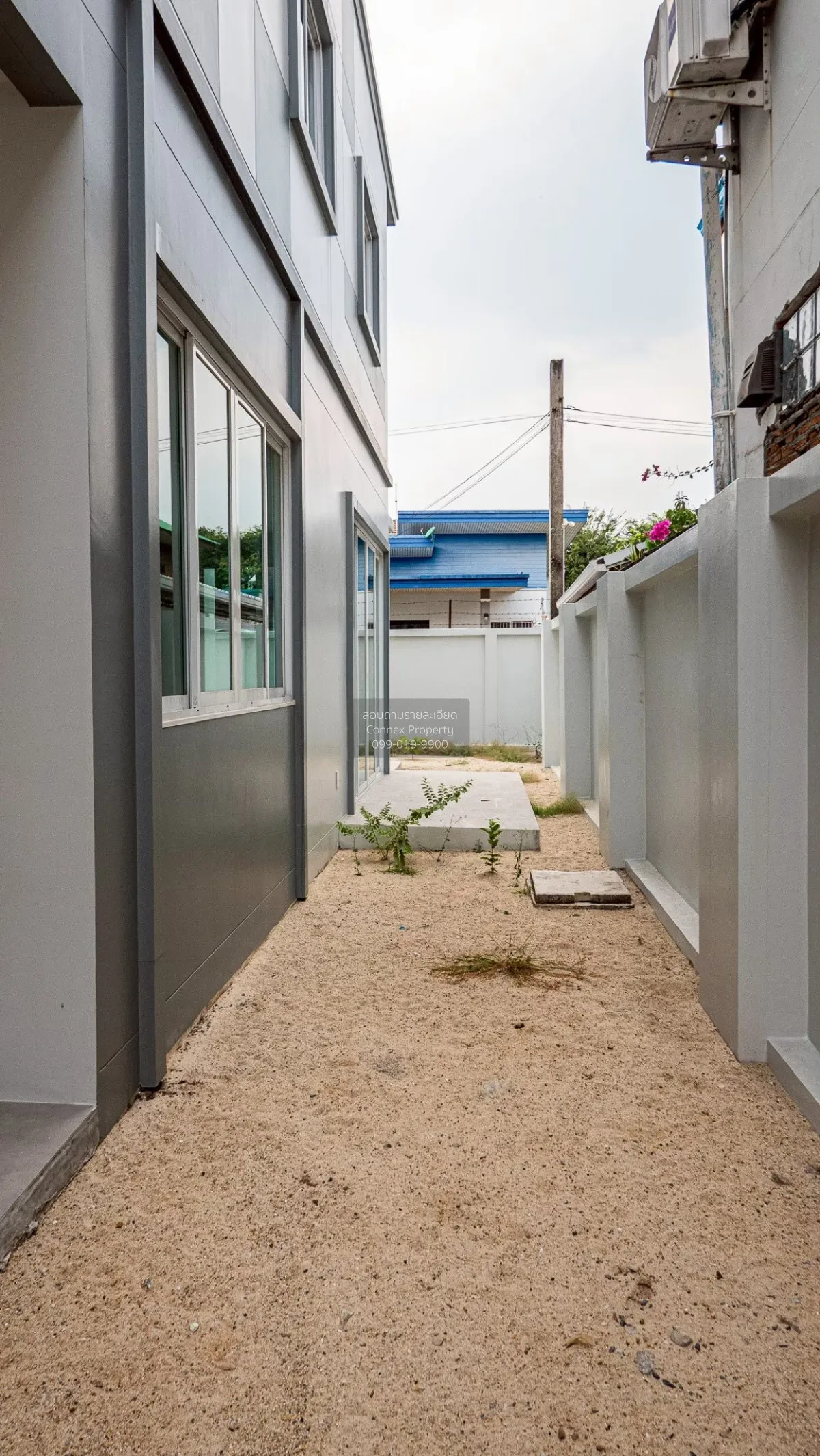 For Sale Townhouse in Soi Chinnakhet 2, Thung Song Hong Subdistri