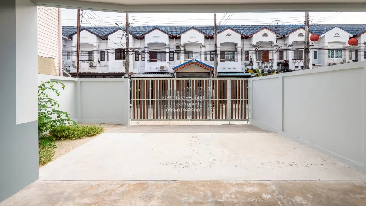 For Sale Townhouse in Soi Chinnakhet 2, Thung Song Hong Subdistri