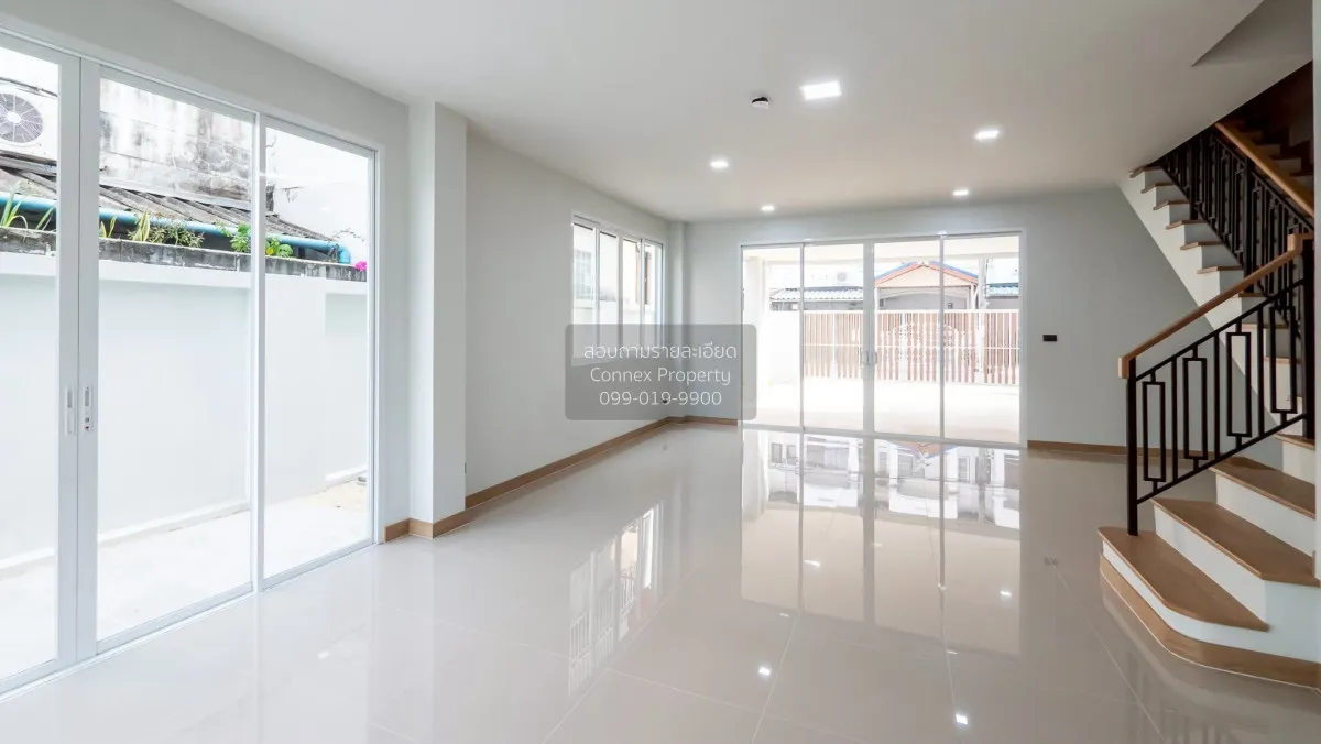 For Sale Townhouse in Soi Chinnakhet 2, Thung Song Hong Subdistri