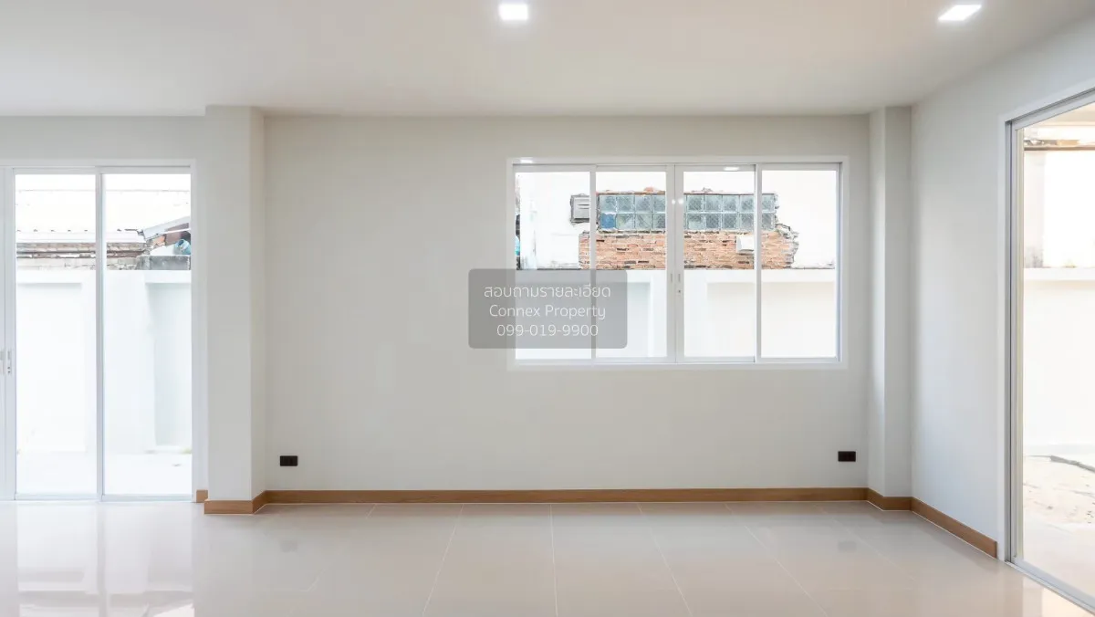 For Sale Townhouse in Soi Chinnakhet 2, Thung Song Hong Subdistri