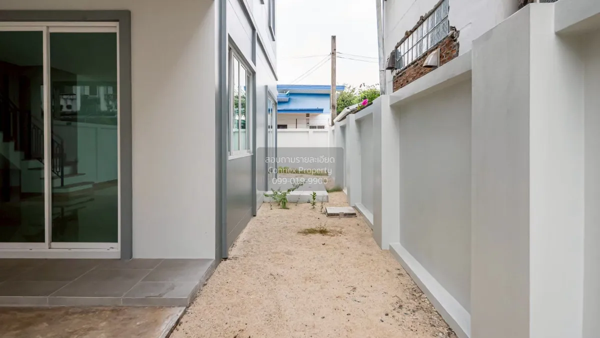 For Sale Townhouse in Soi Chinnakhet 2, Thung Song Hong Subdistri